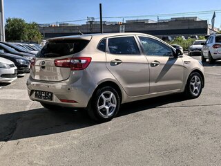 2014 Kia Rio 6-speed III, бежевый, 992000 рублей, вид 4