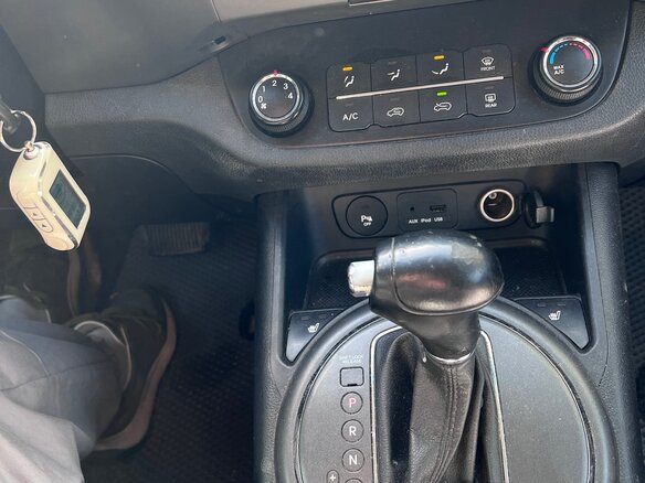 2013 Kia Sportage III, белый, 1235000 рублей - вид 4