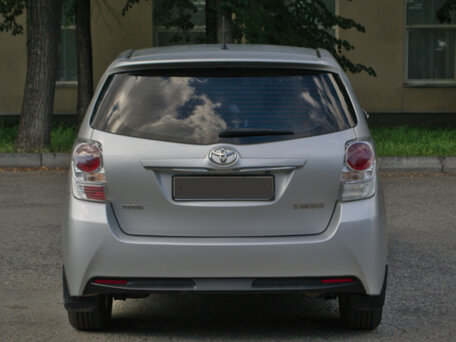 2013 Toyota Verso I Рестайлинг, серебристый, 1300000 рублей, вид 4