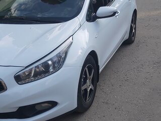 2014 Kia Ceed II, белый, 690000 рублей, вид 3
