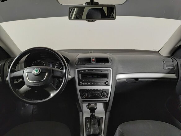2013 Skoda Octavia II (A5) Рестайлинг, белый - вид 13