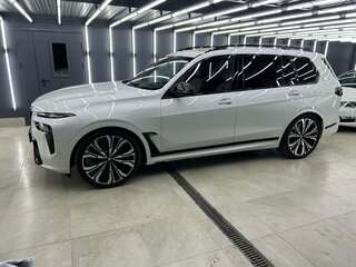 2024 BMW X7 M60i I (G07) Рестайлинг, белый, 15500000 рублей, вид 4