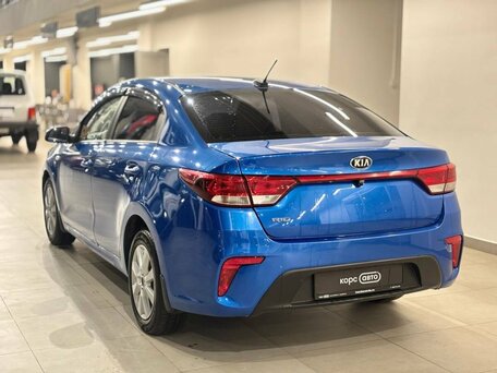 2019 Kia Rio IV, синий, 1046300 рублей, вид 4