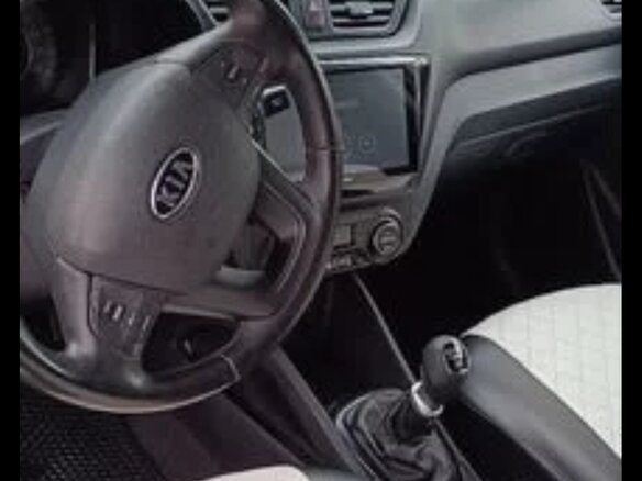 2011 Kia Rio 5-speed III, белый, 750000 рублей - вид 6