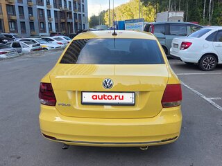 2018 Volkswagen Polo V Рестайлинг, жёлтый, 500000 рублей, вид 5