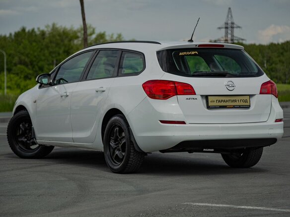 2011 Opel Astra J, белый, 569000 рублей - вид 1