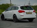 2011 Opel Astra J, белый, 569000 рублей - вид 1