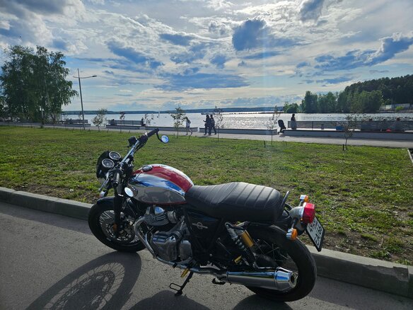 2024 Royal Enfield Interceptor 650, серебристый, 590000 рублей - вид 2