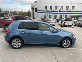 2013 Volkswagen Golf VII, голубой, 899000 рублей, вид 4