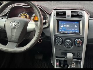2013 Toyota Corolla X (E140, E150) Рестайлинг, белый, 950000 рублей, вид 4
