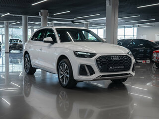 2022 Audi Q5 45 TFSI II (FY) Рестайлинг, белый, 4550000 рублей, вид 2