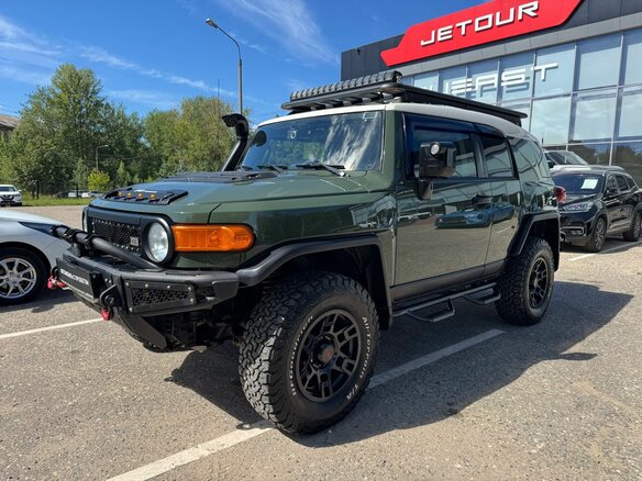 2011 Toyota FJ Cruiser, зелёный - вид 2