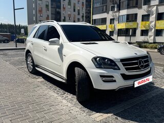 2011 Mercedes-Benz M-Класс 300 II (W164) Рестайлинг, белый, 1850000 рублей, вид 2