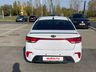 2017 Kia Rio IV, белый, 970000 рублей, вид 3