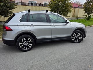 2019 Volkswagen Tiguan II, серебристый, 2990000 рублей, вид 2