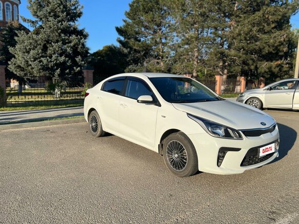 2020 Kia Rio IV, белый, 1455000 рублей - вид 1