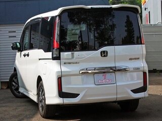 2017 Honda Stepwgn Spada V, белый, 1430000 рублей, вид 5