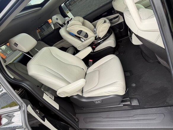2020 Kia Carnival IV, чёрный, 4500000 рублей - вид 9
