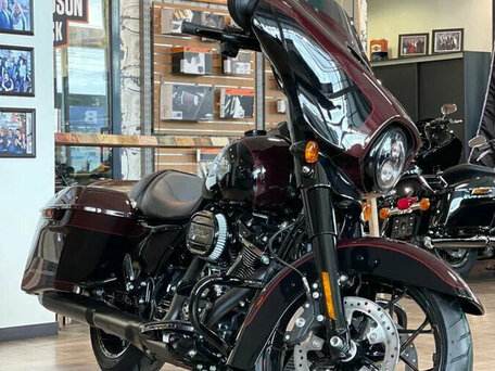 2022 Harley-Davidson Street Glide, пурпурный, 3750000 рублей, вид 4