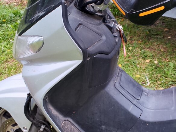 1999 Suzuki Burgman (SkyWave) 400, серебристый, 160000 рублей - вид 3