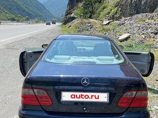 2001 Mercedes-Benz CLK-Класс 200 I (W208) Рестайлинг, синий, 530000 рублей, вид 3