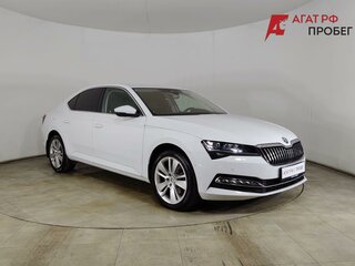 2019 Skoda Superb III Рестайлинг, белый, 2830000 рублей, вид 3