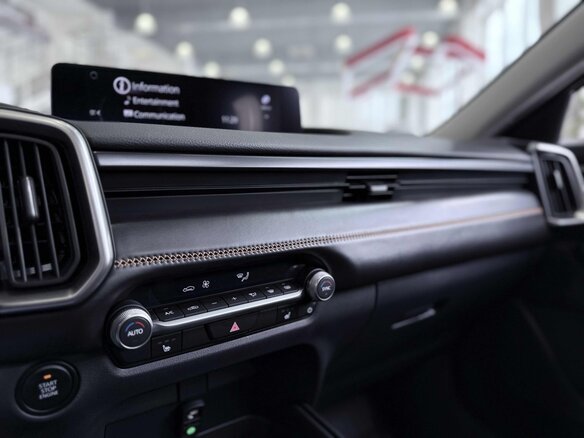 2025 Mazda CX-50, красный, 4720000 рублей - вид 17