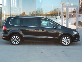 2012 Volkswagen Sharan II, чёрный, 1370000 рублей, вид 4