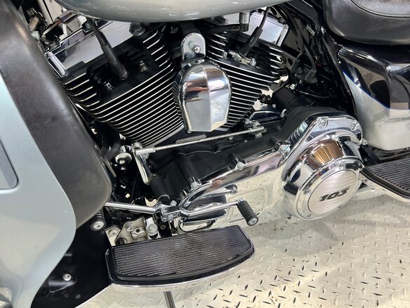 2012 Harley-Davidson Electra Glide, серебристый, 749000 рублей - вид 26