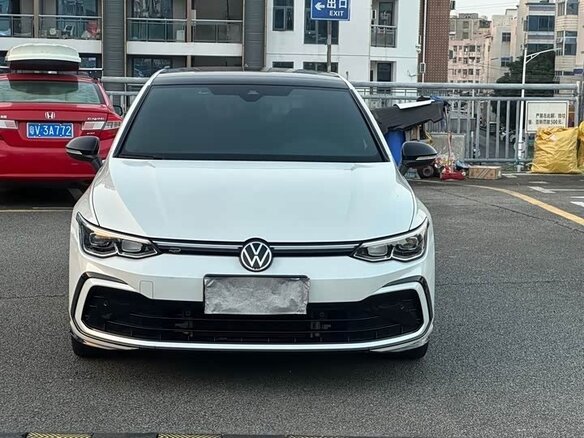 2022 Volkswagen Golf VIII, белый - вид 1