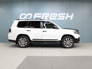 2018 Toyota Land Cruiser 200 Series Рестайлинг 2, белый, 6990000 рублей, вид 5