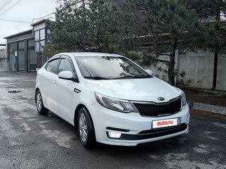 2015 Kia Rio 6-speed III, белый, 1070000 рублей, вид 3