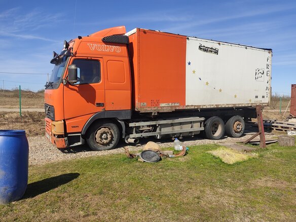 1999 Volvo FH, оранжевый, 800000 рублей - вид 1
