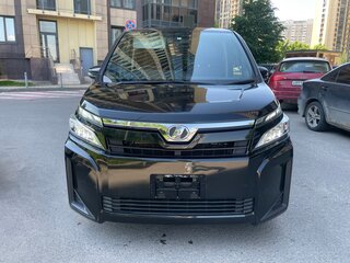 2017 Toyota Voxy III (R80) Рестайлинг, чёрный, 2390000 рублей, вид 3
