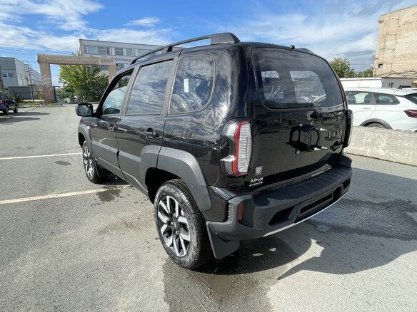 2026 Lada (ВАЗ) Niva Travel I Рестайлинг, чёрный, 1814000 рублей - вид 2