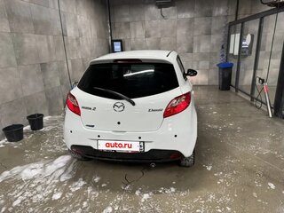 2014 Mazda 2 II Рестайлинг (DE2), белый, 820000 рублей, вид 4