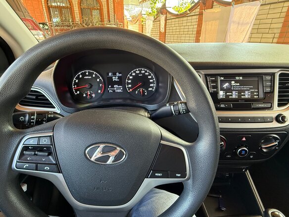 2021 Hyundai Solaris II Рестайлинг, чёрный, 1650000 рублей - вид 5