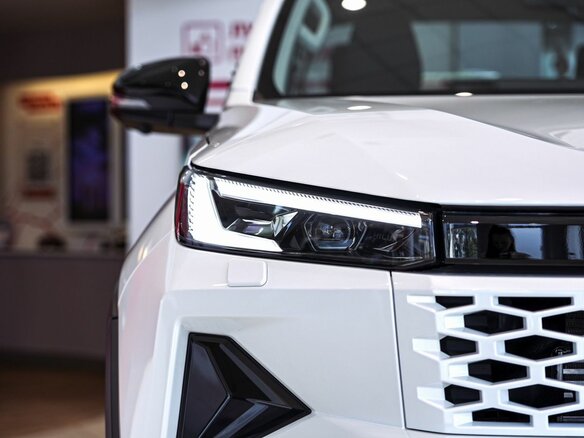 2026 Toyota Hilux IX, белый, 7500000 рублей - вид 3