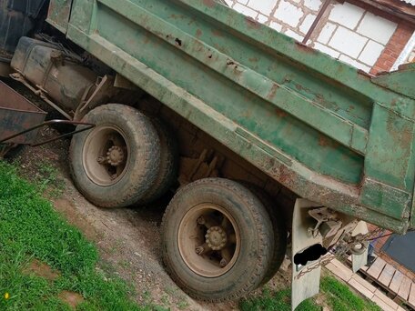 1988 КамАЗ 5511, оранжевый, 550000 рублей, вид 1