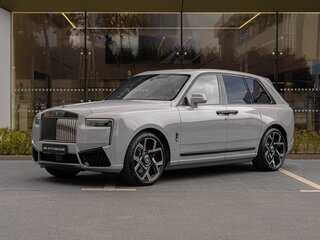 2026 Rolls-Royce Cullinan Black Badge I Рестайлинг (Series II), серый, 65900000 рублей, вид 4