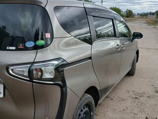 2021 Toyota Sienta II Рестайлинг, серый, 1700000 рублей, вид 3