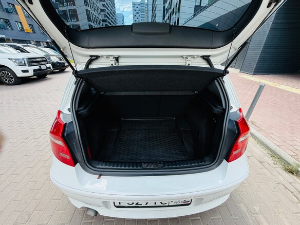2011 BMW 1 серии 116i I (E81/E82/E87/E88) Рестайлинг, белый, 805000 рублей - вид 16