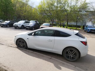 2013 Opel Astra GTC J Рестайлинг, белый, 1200000 рублей, вид 3