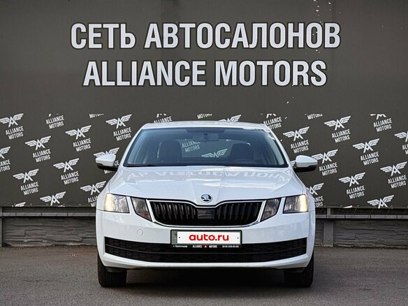 2019 Skoda Octavia III (A7) Рестайлинг, белый - вид 1