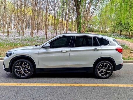 2023 BMW X1 Long 20Li sDrive II (F48) Рестайлинг, белый, 2380000 рублей, вид 4