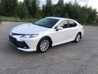 2021 Toyota Camry VIII (XV70) Рестайлинг, белый, 2650000 рублей, вид 1