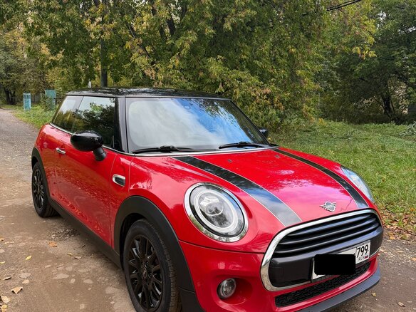 2020 Mini Hatch Cooper III (F55/F56) Рестайлинг, красный, 3500000 рублей - вид 2