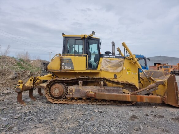 2016 Komatsu D65, жёлтый - вид 2