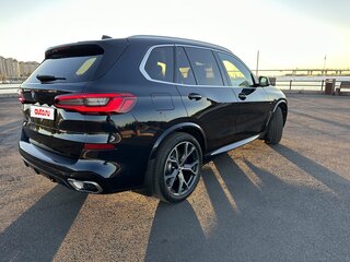 2019 BMW X5 M50d IV (G05/G18), чёрный, 5880000 рублей, вид 2