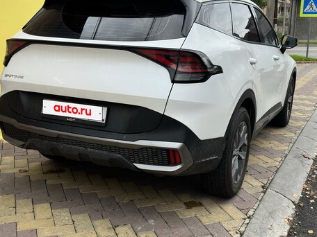 2023 Kia Sportage V, белый, 2690000 рублей, вид 4